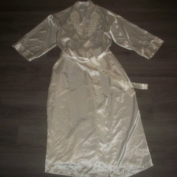 womens white satin robe.Embellished shoulders.size medium - Picture 1 of 2